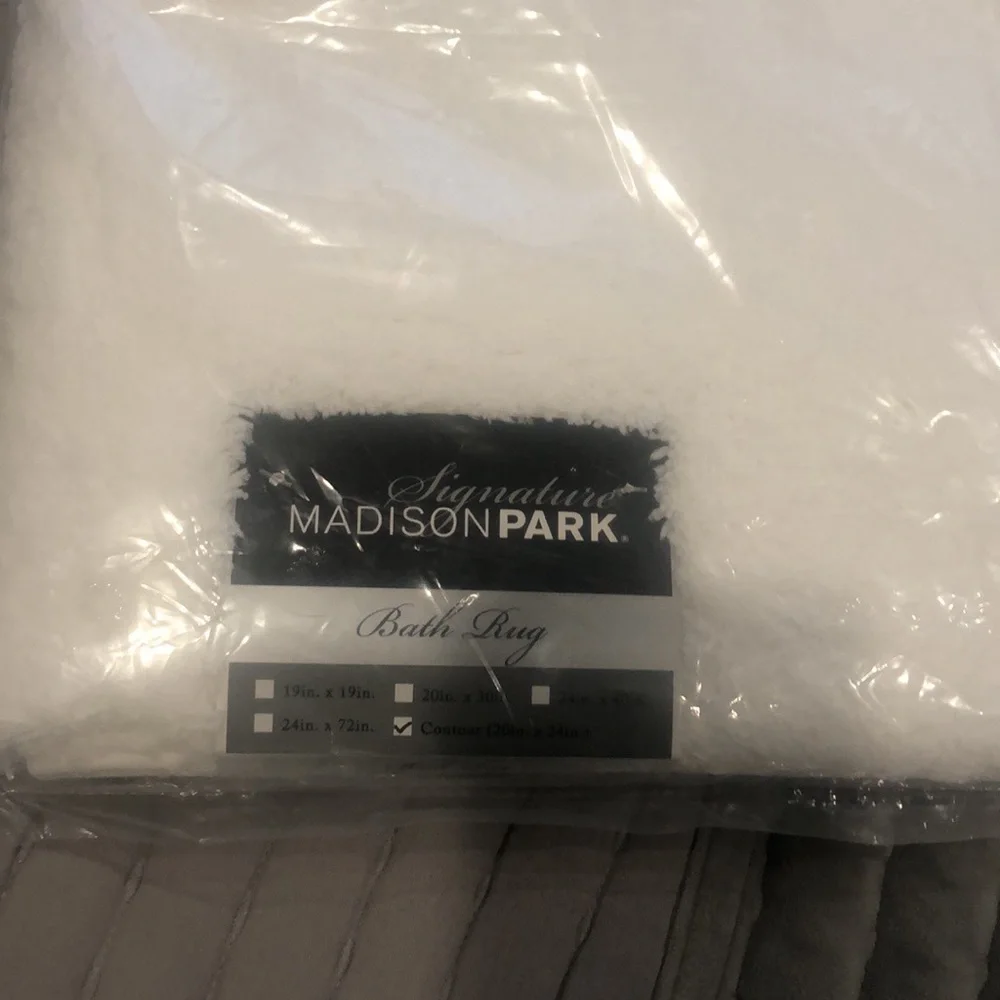 NWT Oval Bath Rug