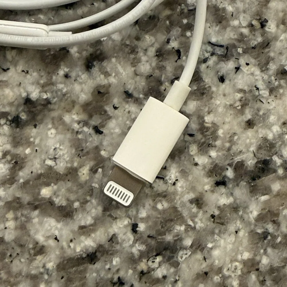 Apple EarPods with Lightning Connector In Ear Canal Headset - White OEM Tested
