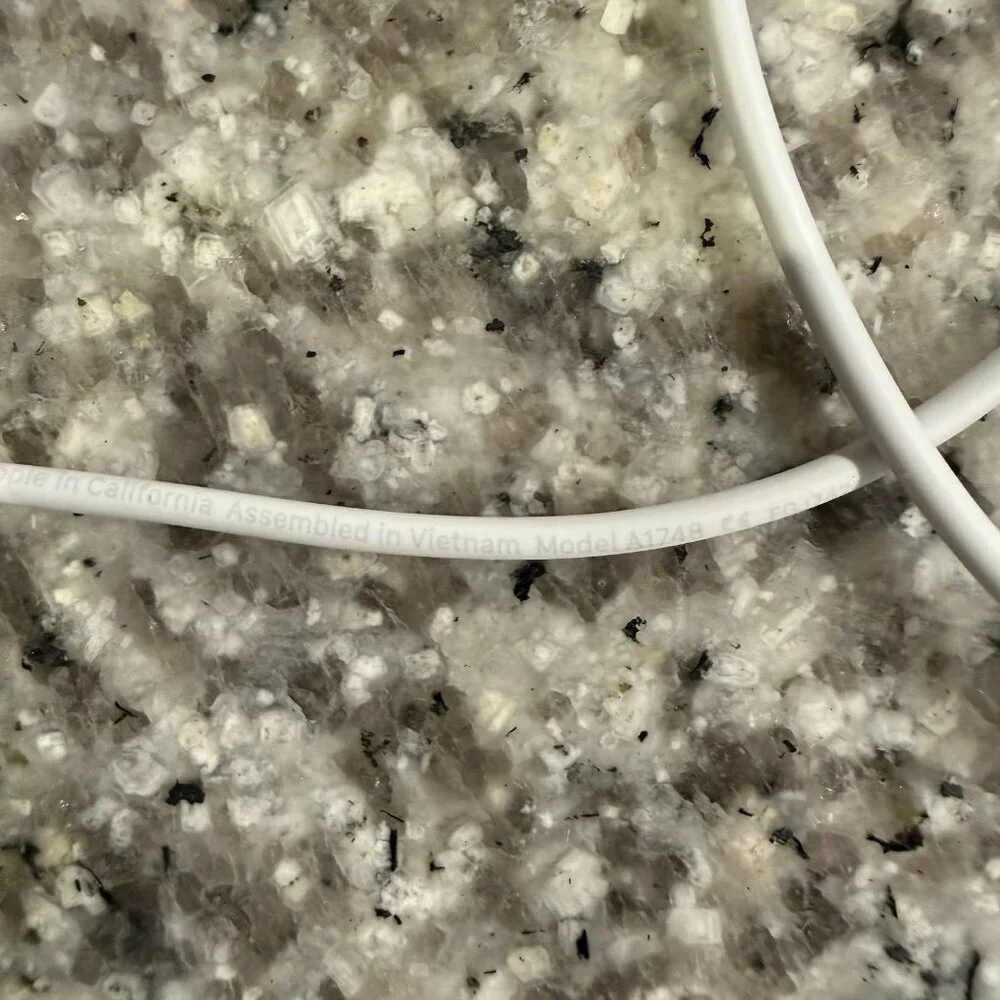Apple EarPods with Lightning Connector In Ear Canal Headset - White OEM Tested