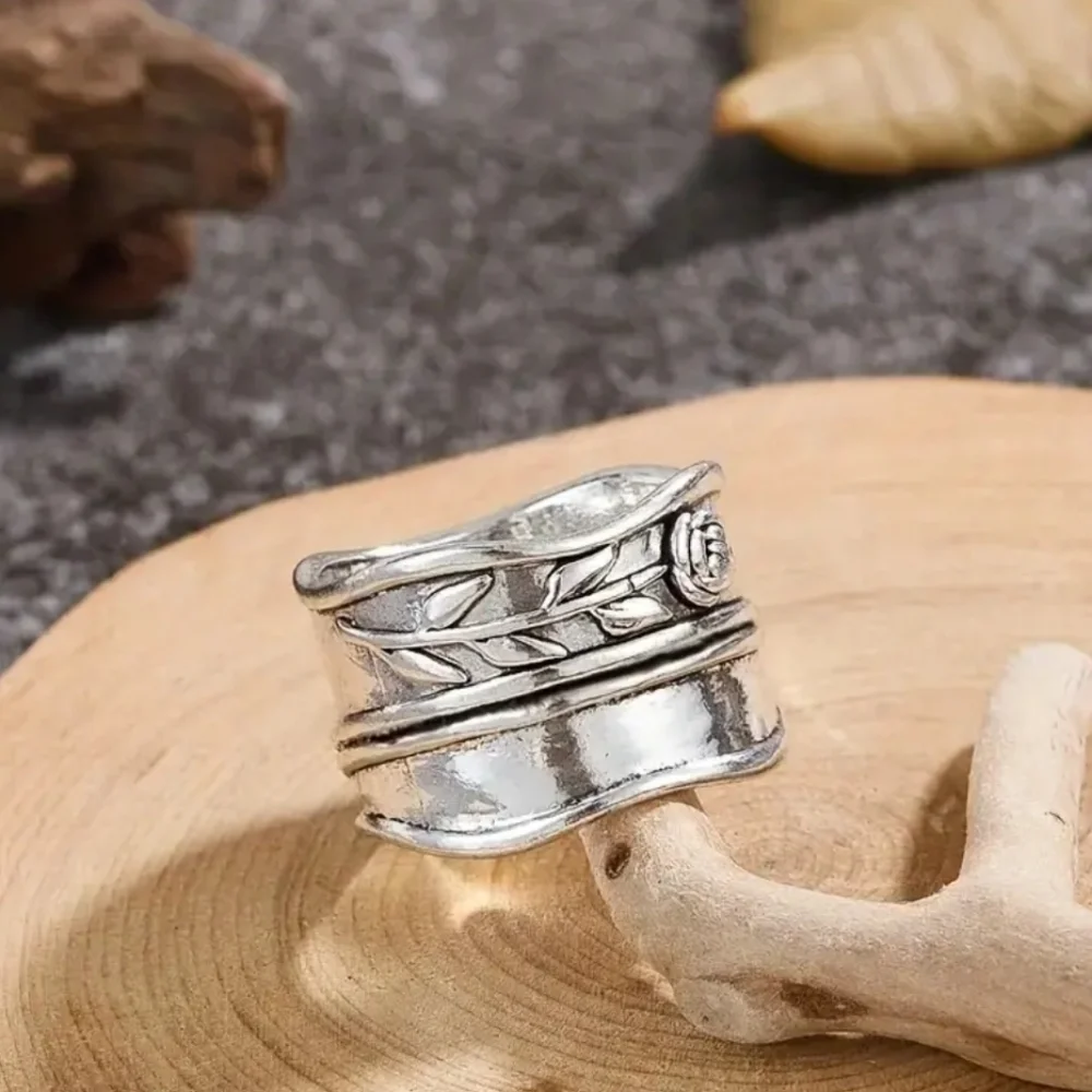 NEW! Vintage look rose ring BOUTIQUE