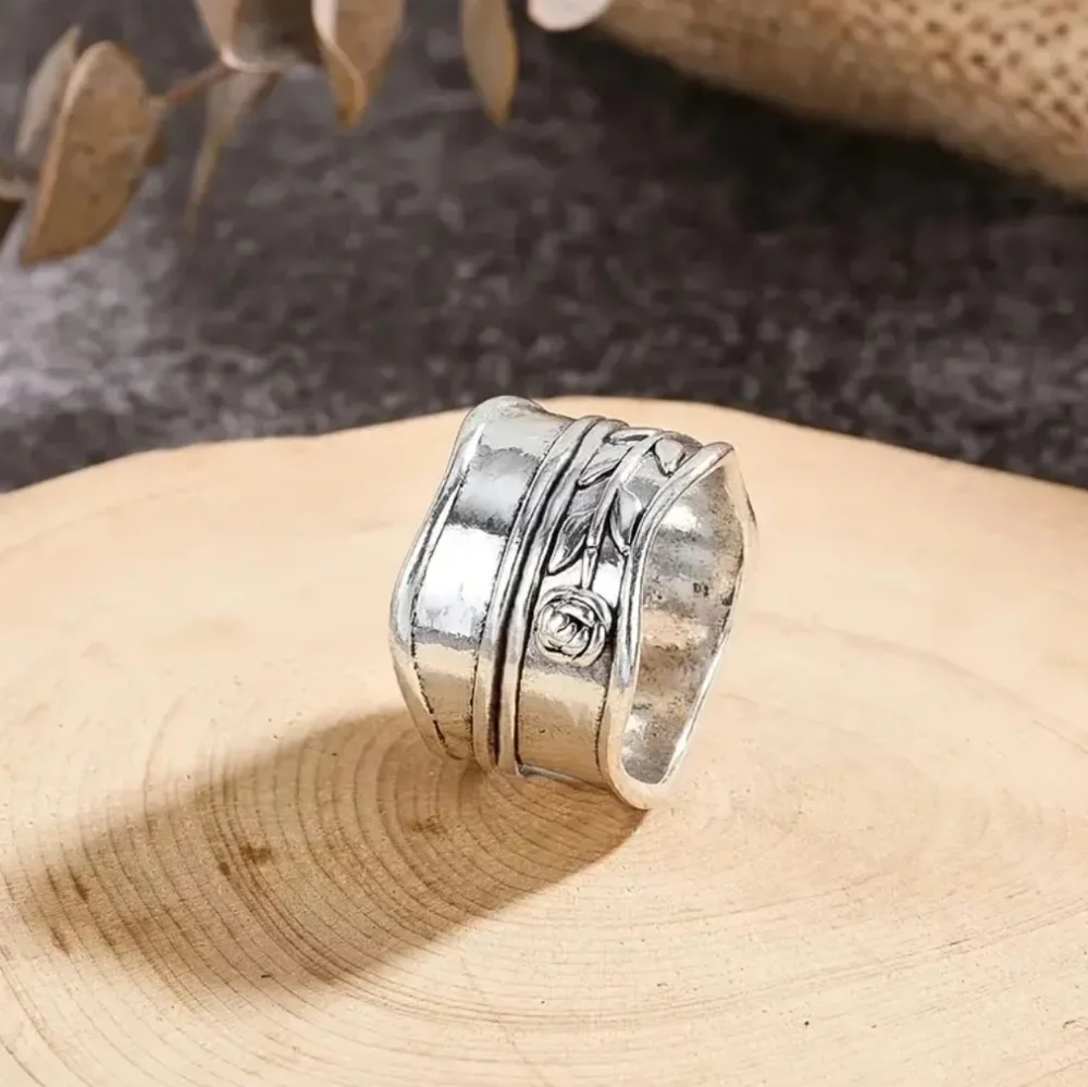 NEW! Vintage look rose ring BOUTIQUE