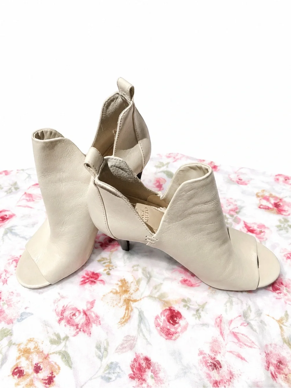 Vince Camuto Alanna Peep Toe Leather Booties Ivory Cream Size 9M