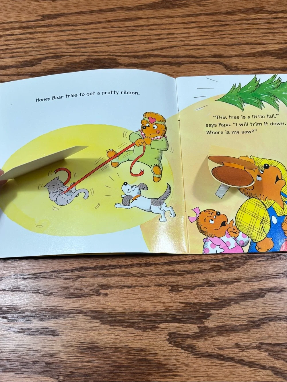 BERENSTAIN BEARS Trim the Tree Flap Book and The Nutcracker Jan & Mike Christmas