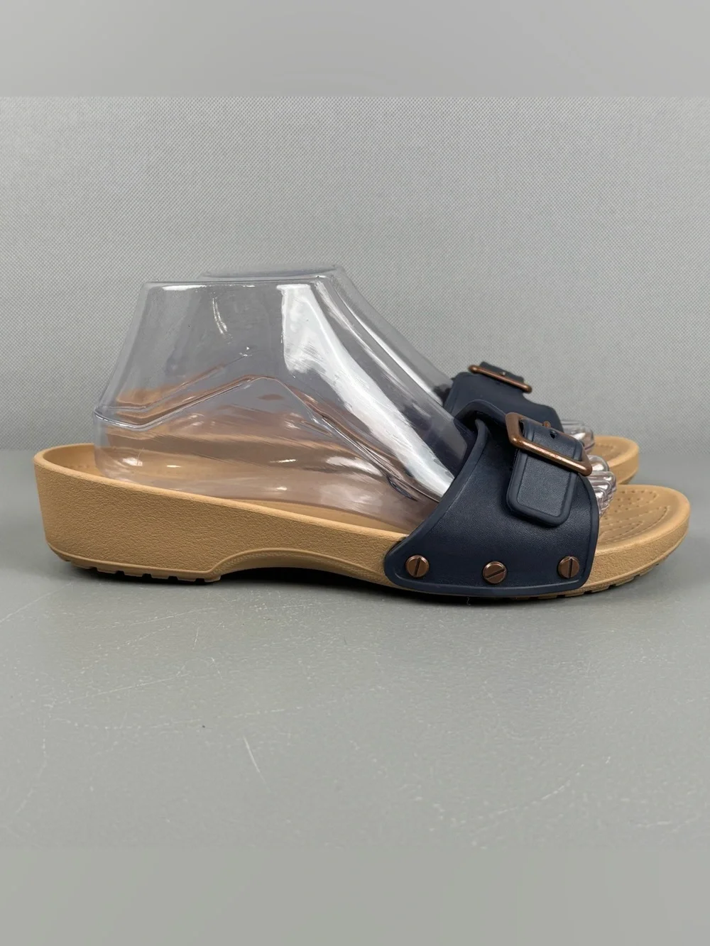 Crocs Sarah Sandals Women 10 Navy Blue Gold Buckle Slip On Comfort Slides 203054