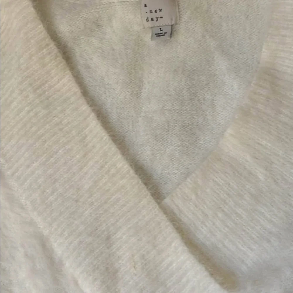 A new day Women's V-Neck Sweater in Cream