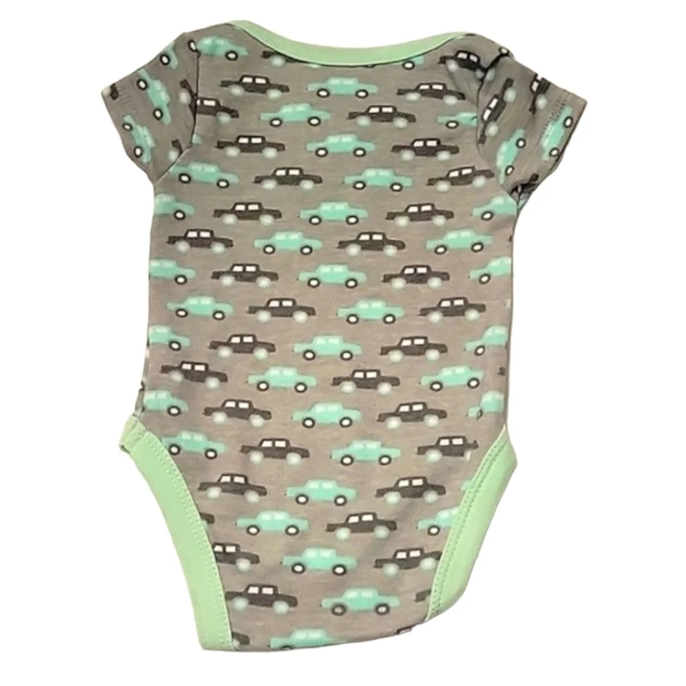 Gerber 7 Piece Infant Onesie Bodysuit & Sock Bundle