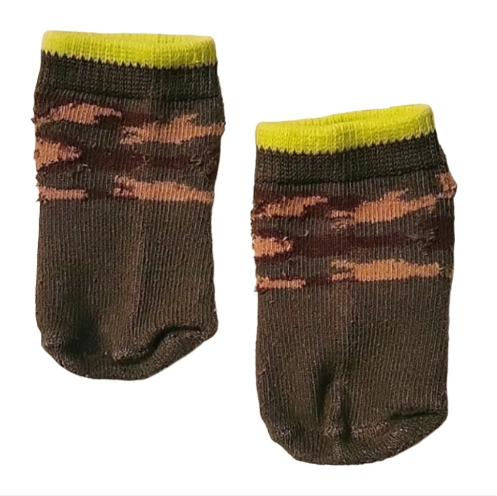 Gerber 7 Piece Infant Onesie Bodysuit & Sock Bundle