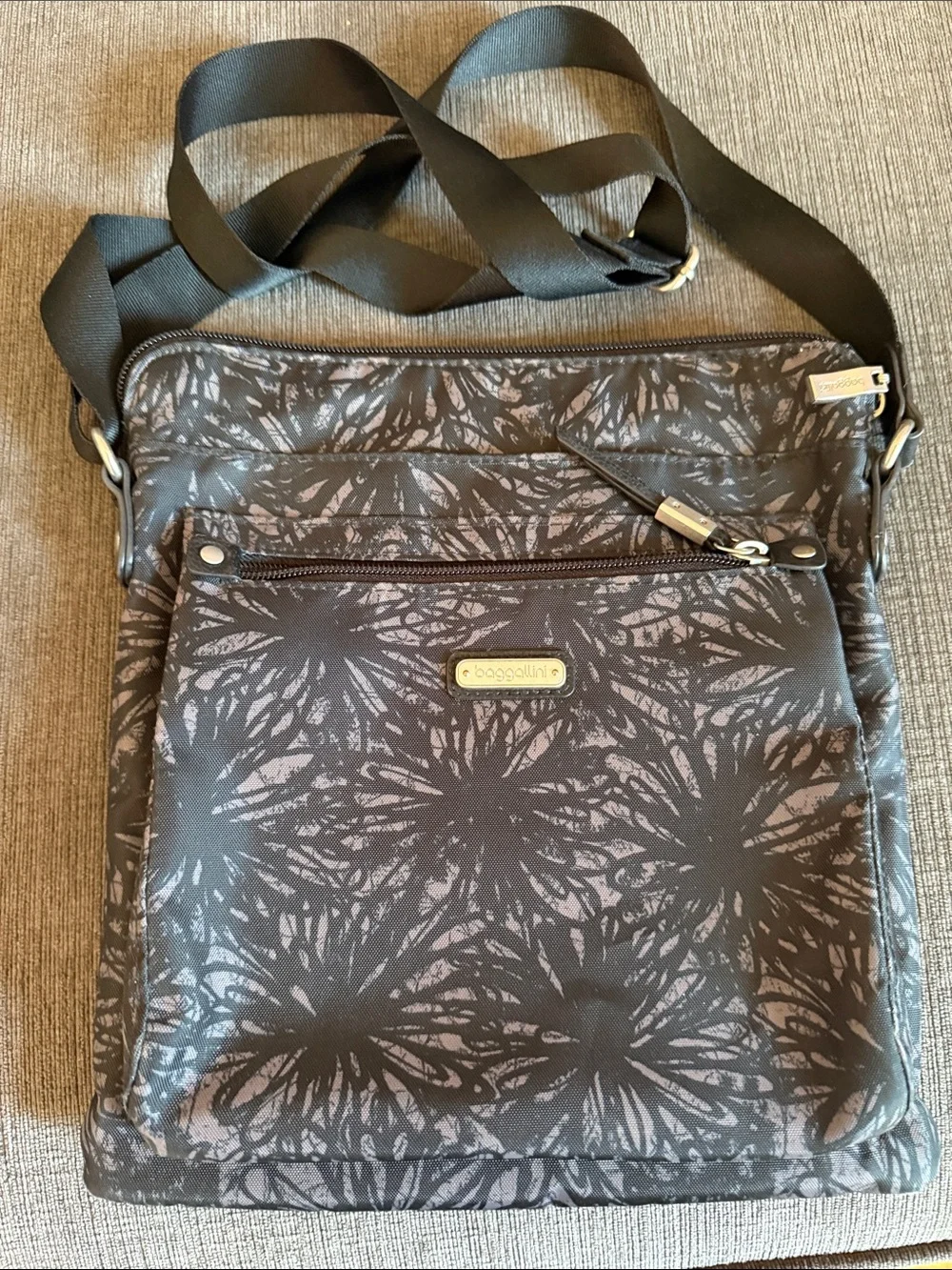 Baggallini Black and Gray Floral-Print Crossbody Messenger