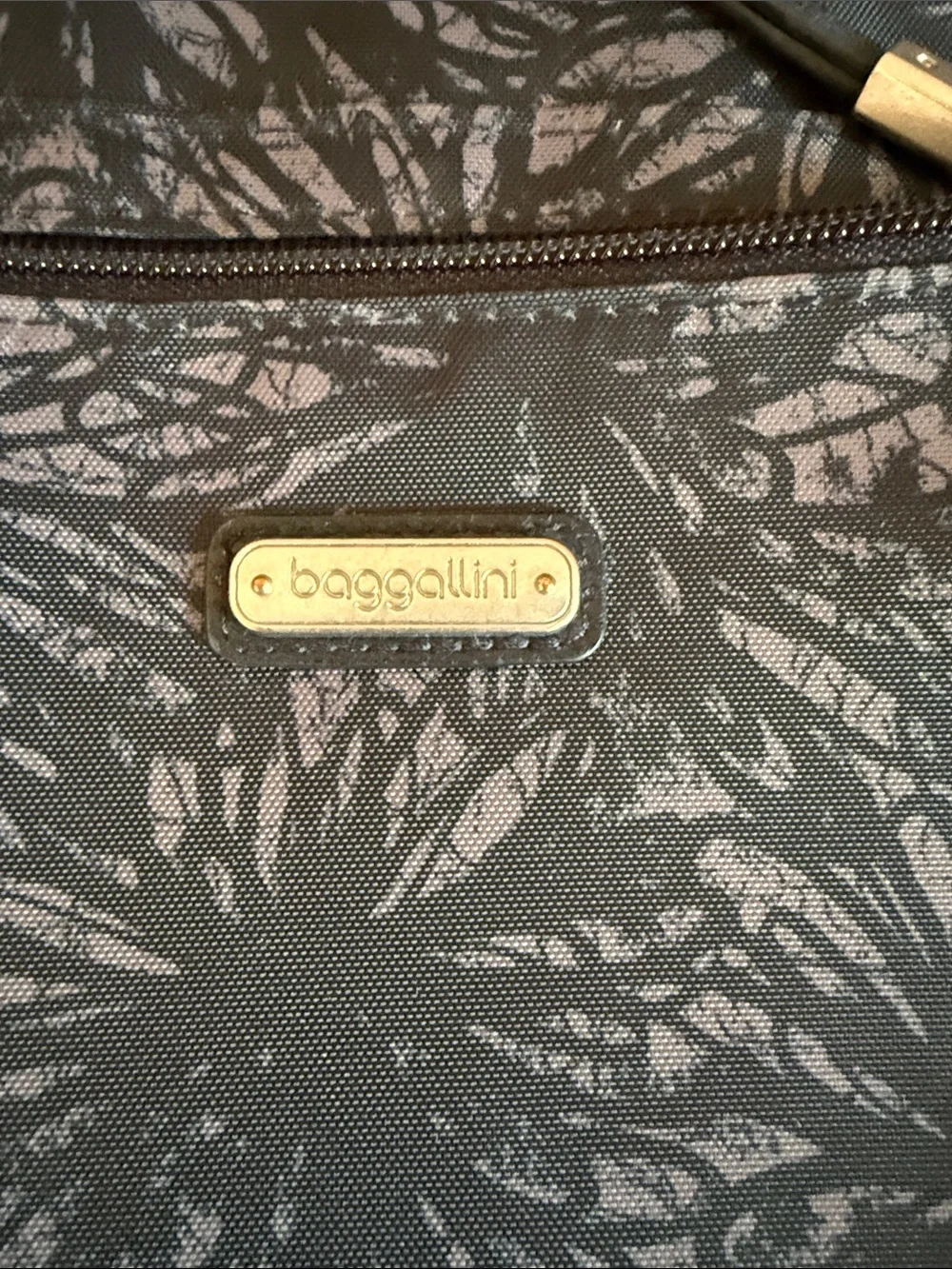 Baggallini Black and Gray Floral-Print Crossbody Messenger