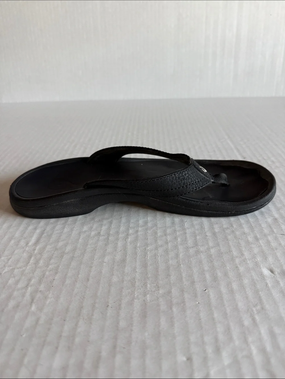 Olukai Black Ohana Beach Flip Flop Sandals