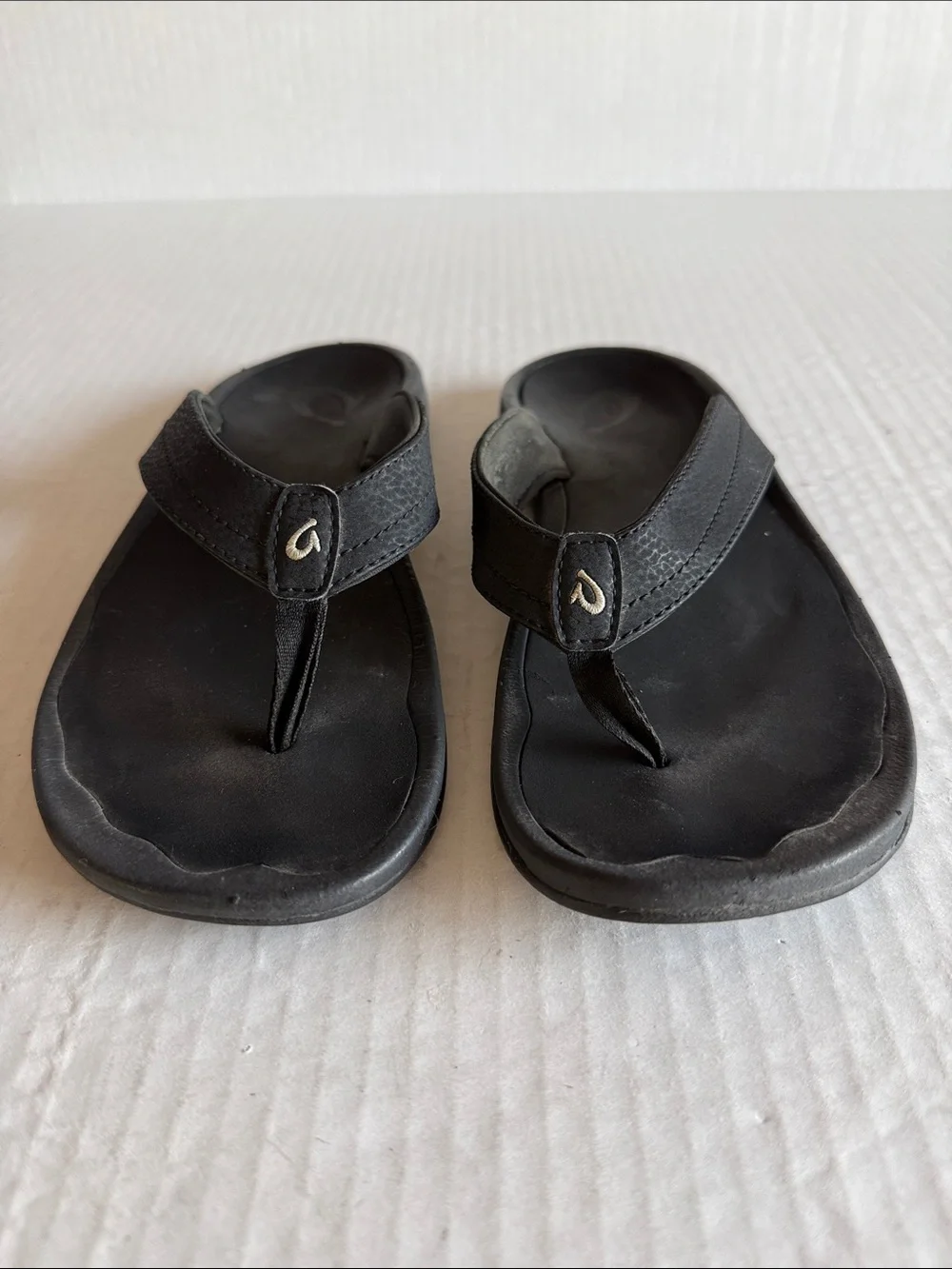 Olukai Black Ohana Beach Flip Flop Sandals