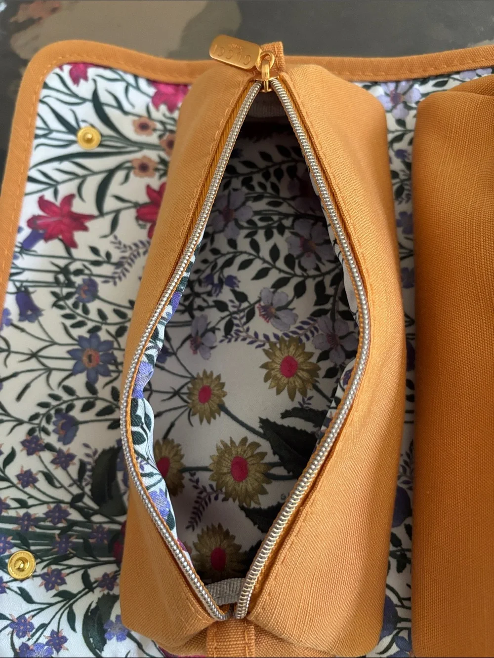 Gucci Beauty Mustard yellow jewelry /Cosmetic Pouch New