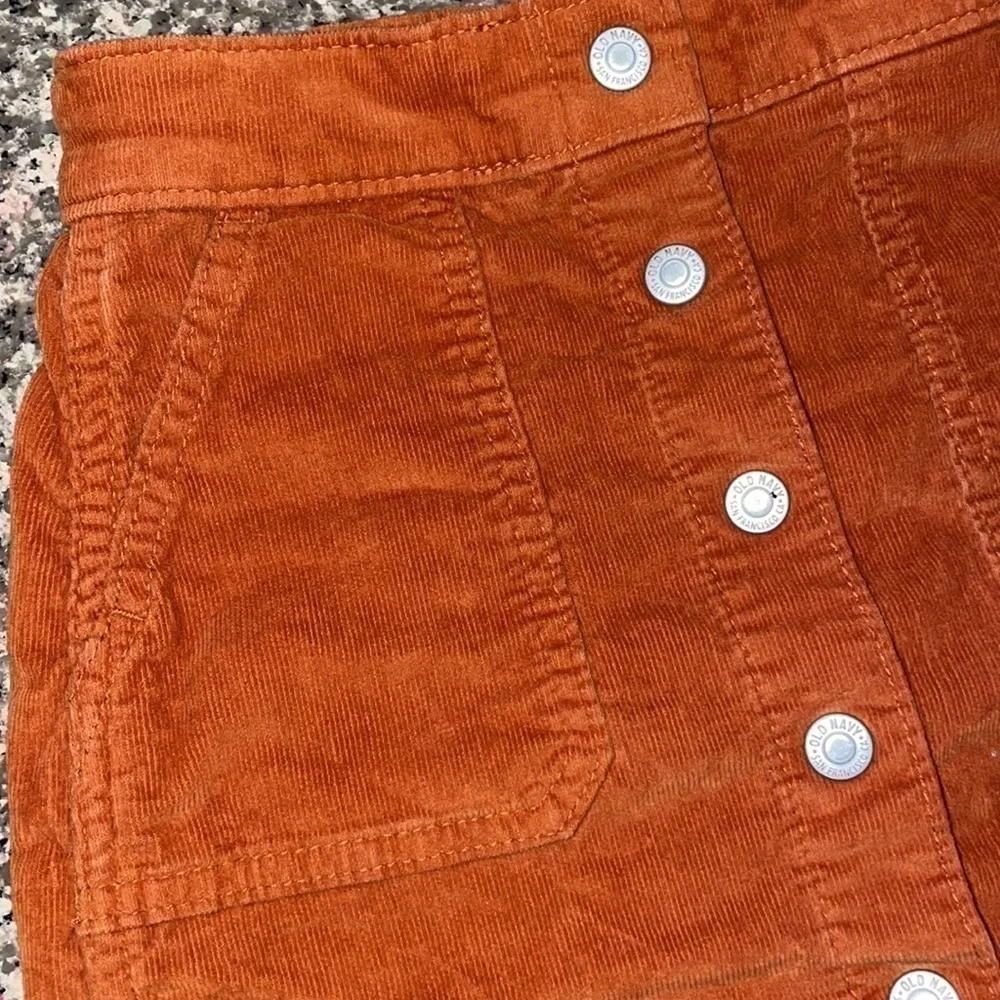 Old Navy corduroy button down skirt. Size small