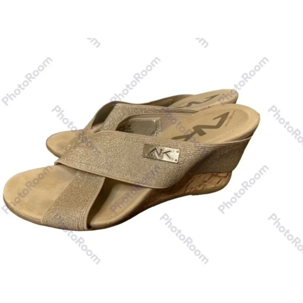 Anne Klein Sport AK‎ Lorri Wedge Sandals Size 7 M Tan/Gold Flake EUC