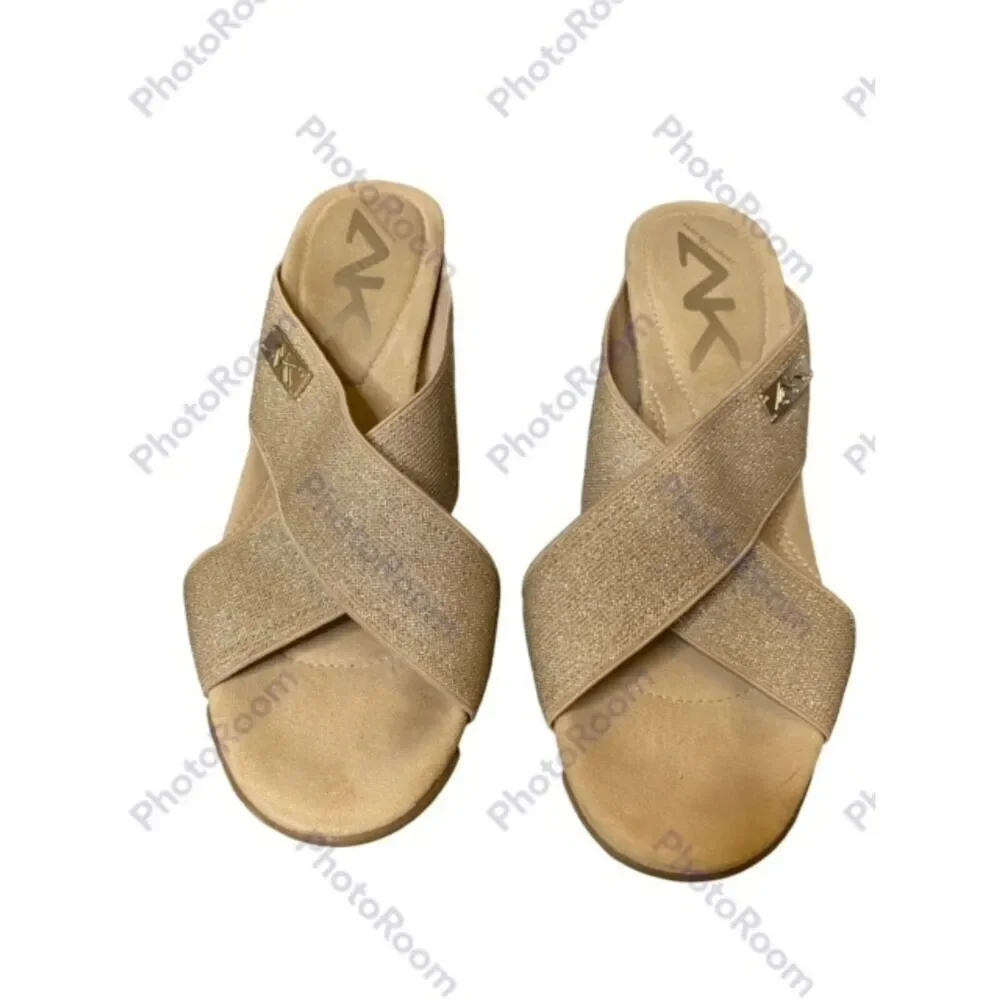 Anne Klein Sport AK‎ Lorri Wedge Sandals Size 7 M Tan/Gold Flake EUC