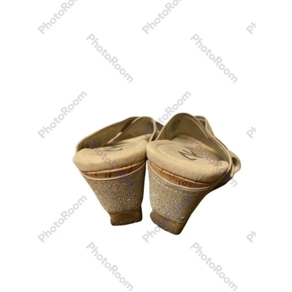 Anne Klein Sport AK‎ Lorri Wedge Sandals Size 7 M Tan/Gold Flake EUC