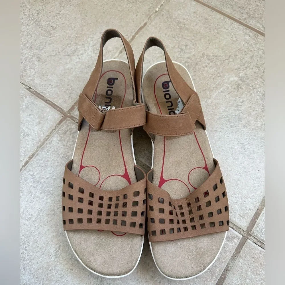 NWT NEW Women’s Bionica Brown Suede Sandals SIZE 12 slingback cutout comfort tan