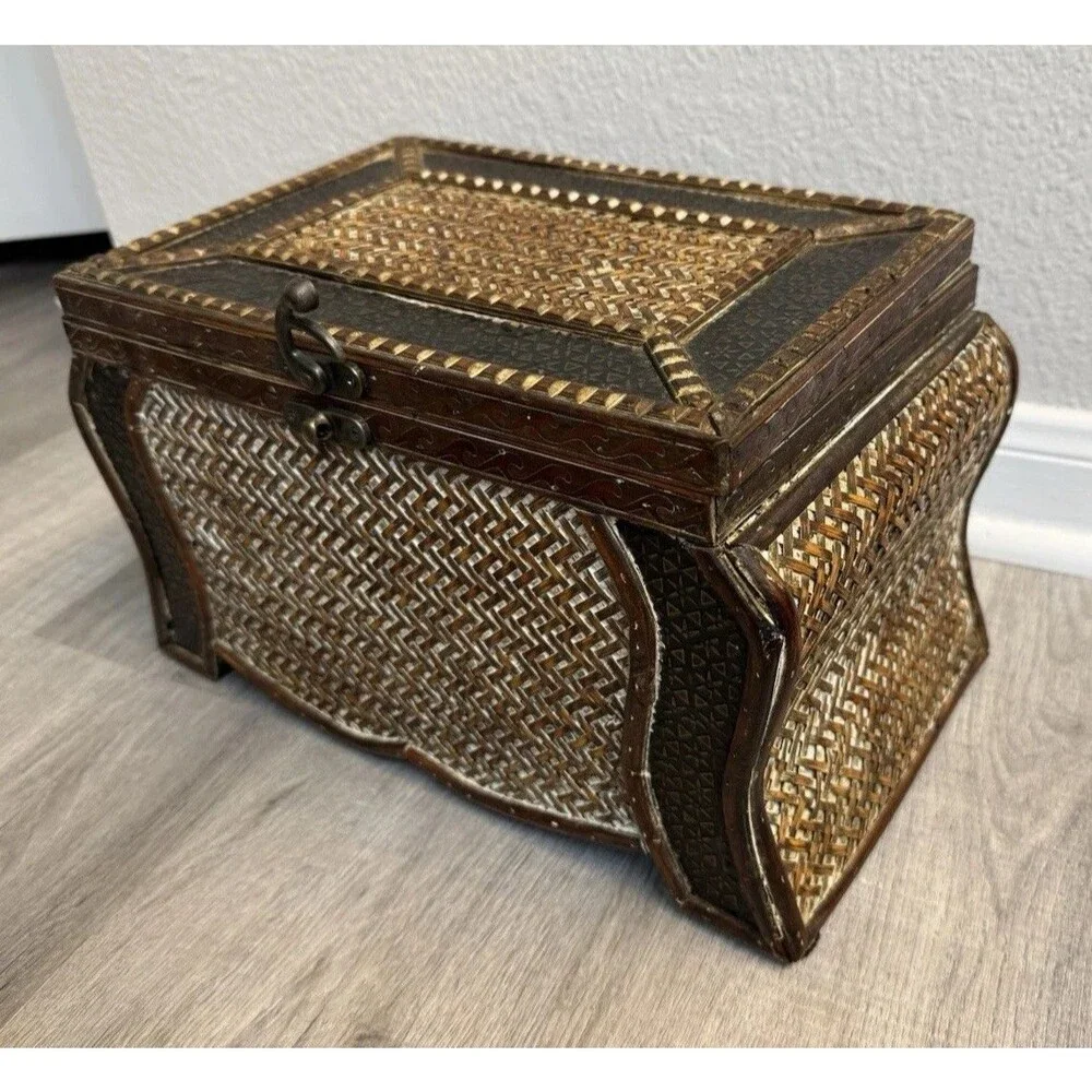VTG Wicker Rattan Jewelry Box Organizer Boho Trinket Chest With Latch