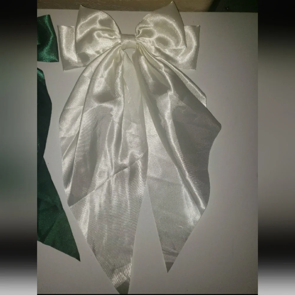5 Chic Satin Hair Bows in Green and White