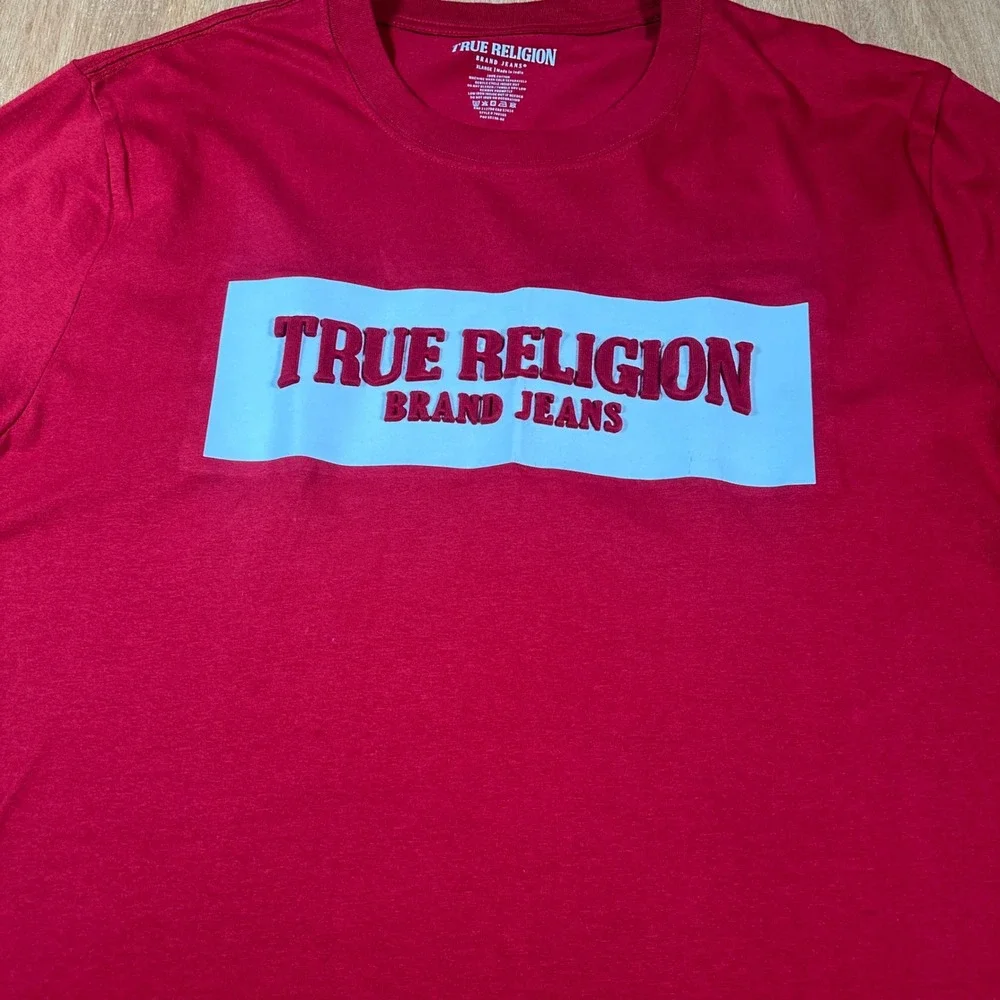 True Religion T-Shirt Mens XL Red Graphic Logo Short Sleeve Cotton Casual Tee