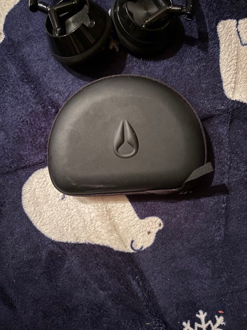 Foldable premium headphones with case